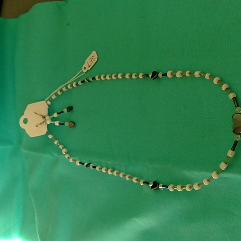 Pearl type and heart shaped necklace with earrings